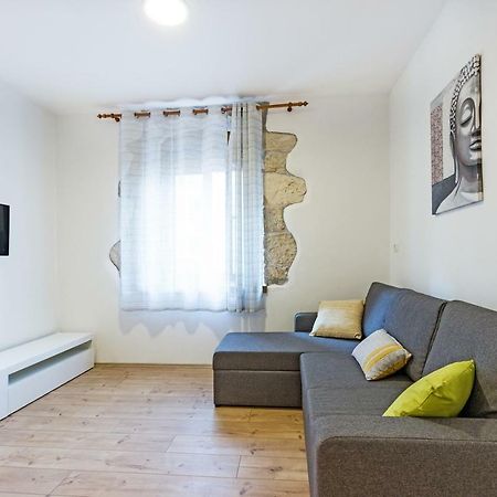 Cozy Apartment 10 Min From The Beach Пула Екстериор снимка