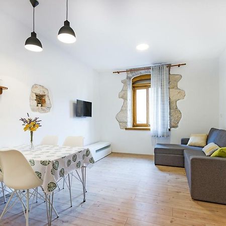 Cozy Apartment 10 Min From The Beach Пула Екстериор снимка